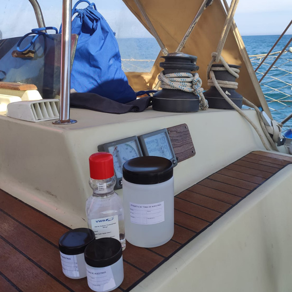 Salida de muestreo de la calidad del agua en Roquetas de Mar (6)